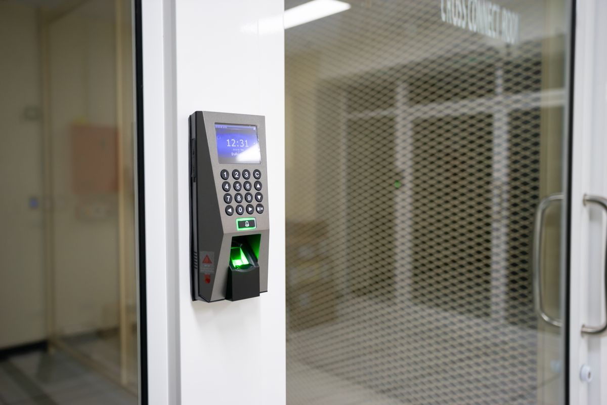 No mezclar la red de cámaras con la red de la oficina